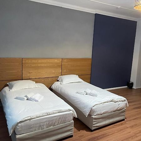 Atyraū Hotel Mandarin מראה חיצוני תמונה