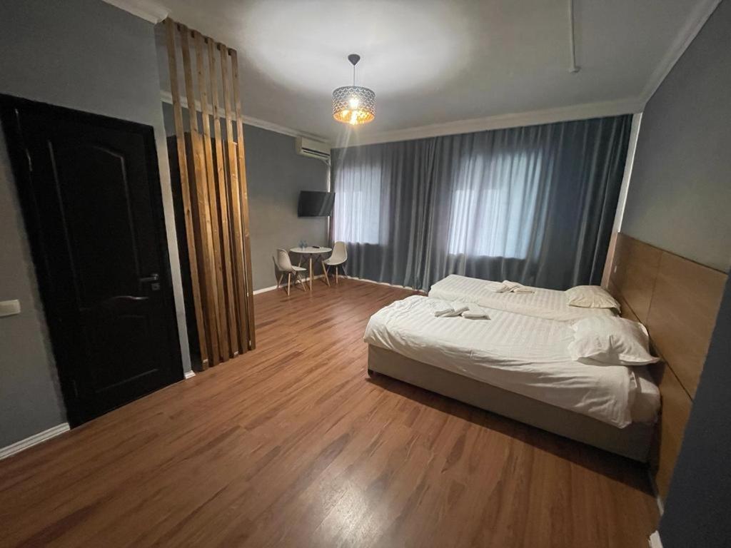 Atyraū Hotel Mandarin מראה חיצוני תמונה